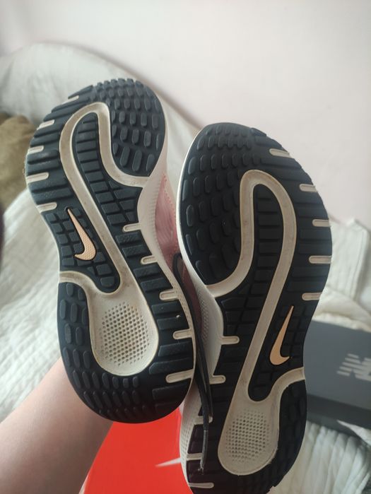 Жіночі красовкі оригінальні Nike