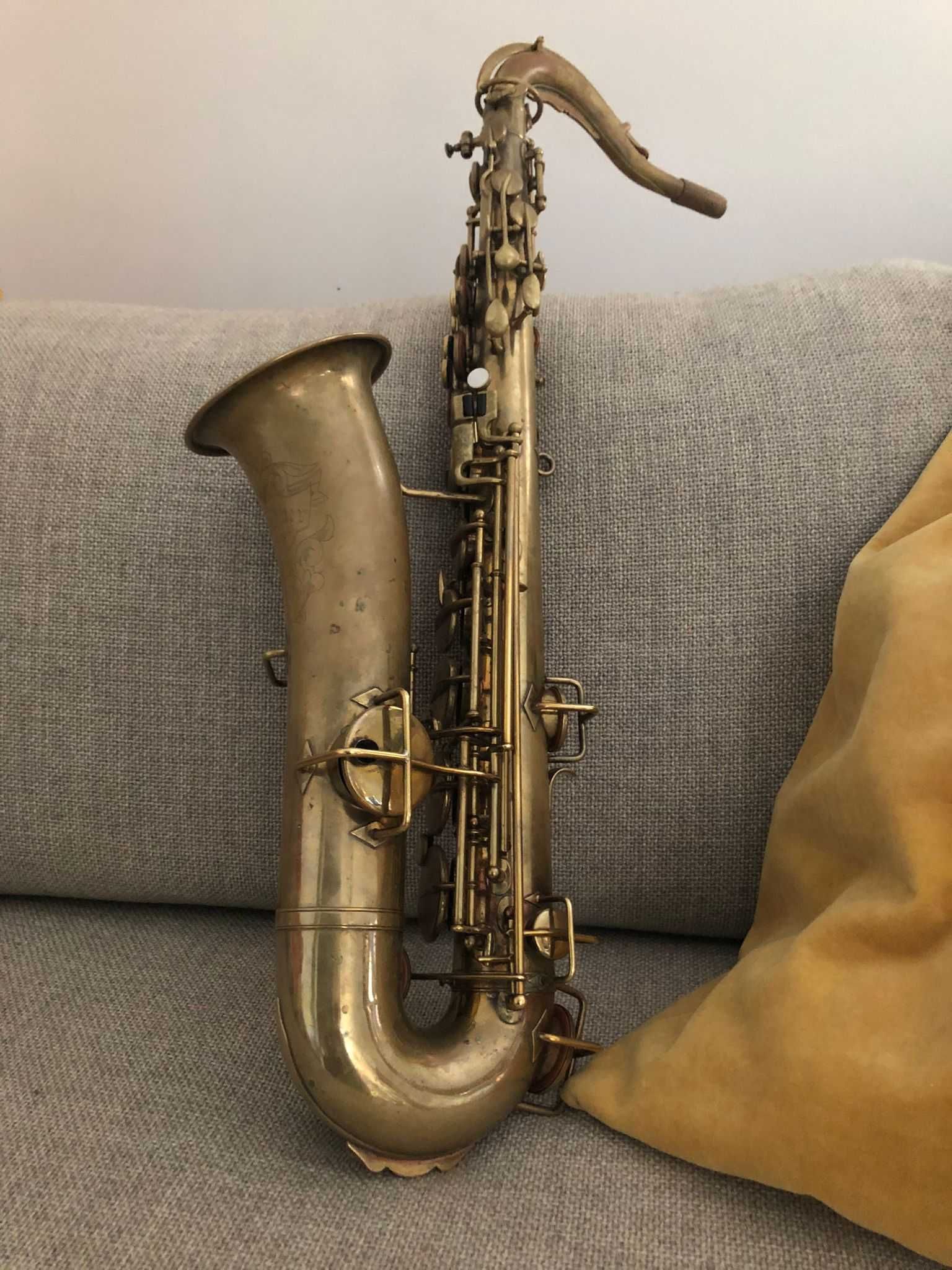 Saxo tenor em c melódico