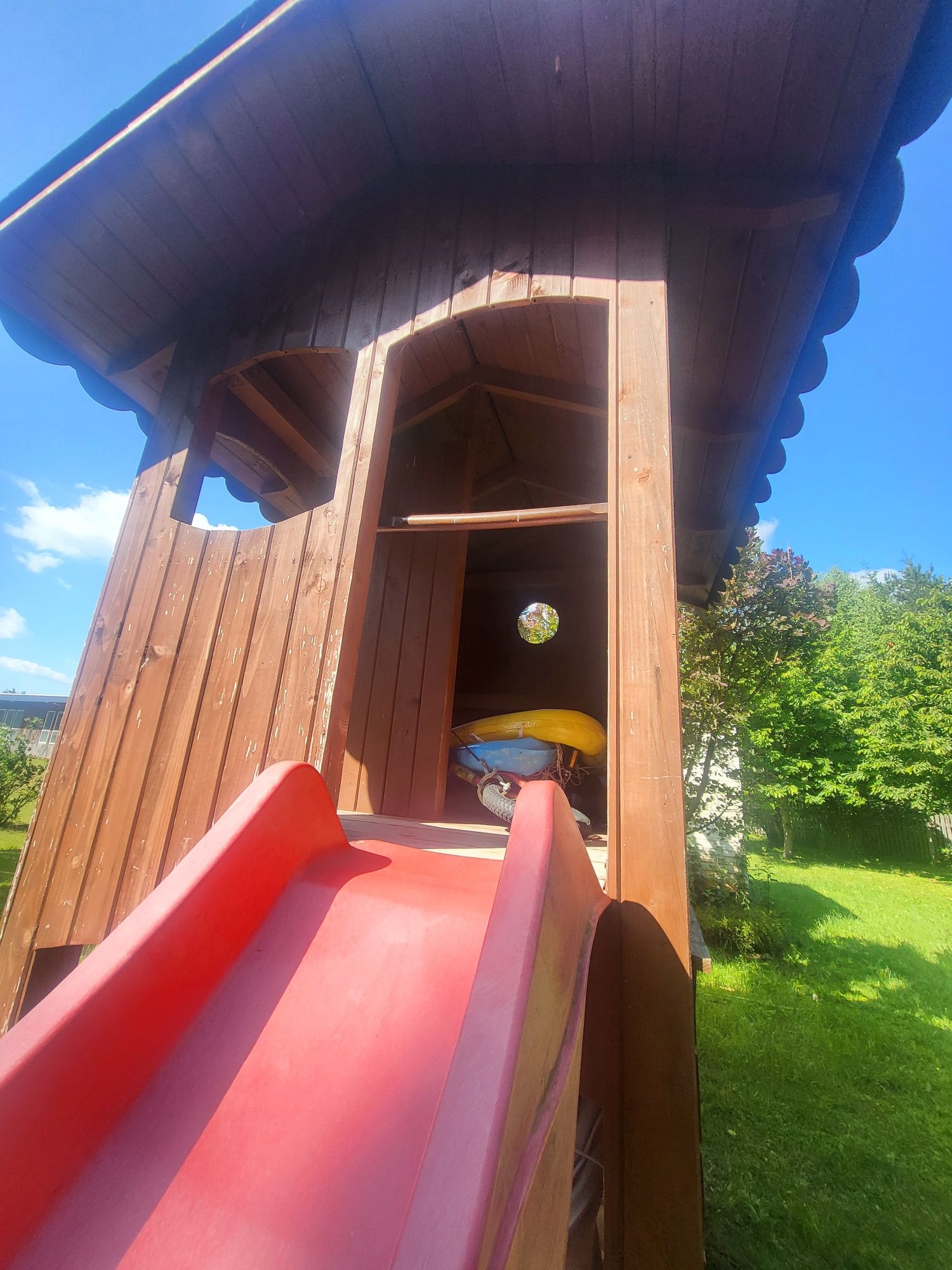 Domek dla dzieci z piaskownicą