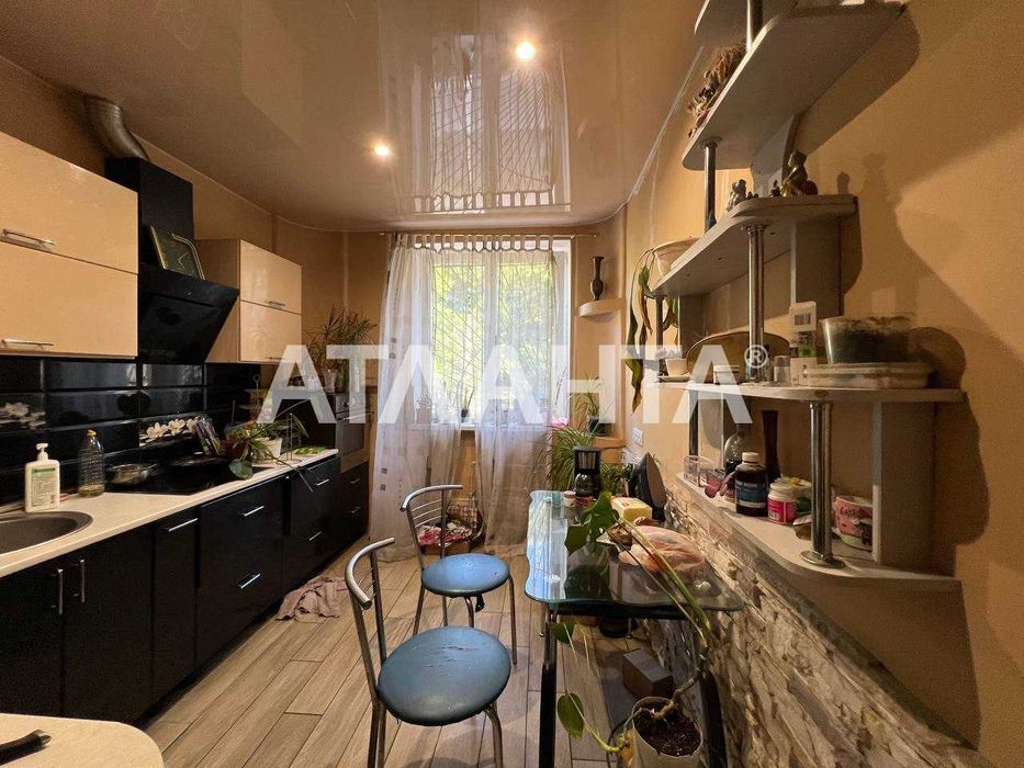 Продам 3-х ком.квартиру,  можно под коммерцию!