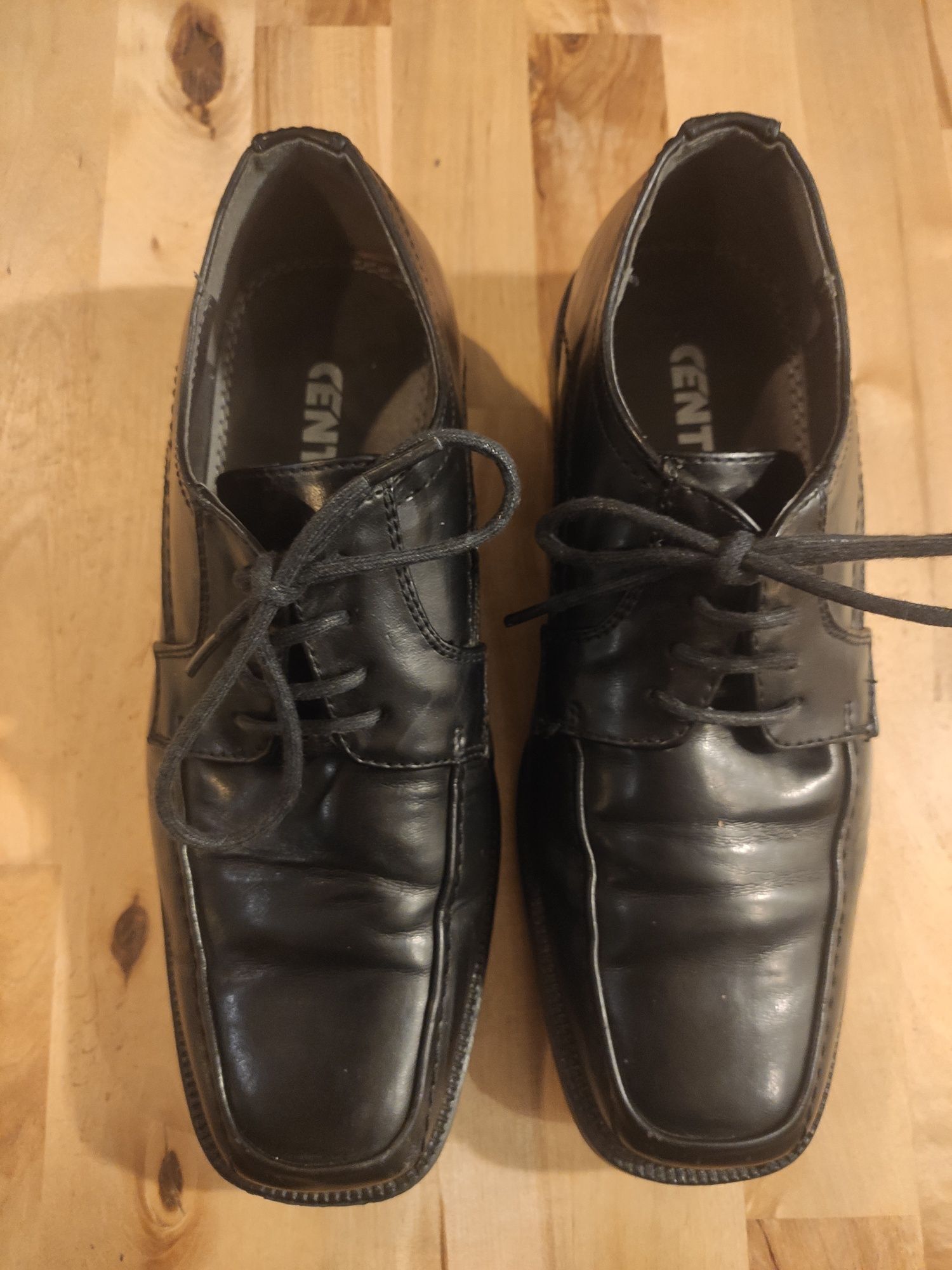 Buty garniturowe wizytowe chłopięce 37 czarne błyszczące