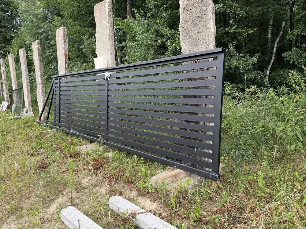Brama palisadowa przesuwna prawa 5m czarny mat.