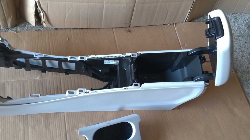 Consola central Mercedes-Benz A180 (W176). 2013