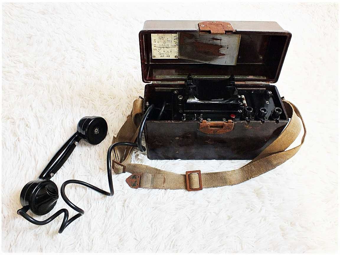 Stary telefon wojskowy / polowy AP-48, aparat z 1950r. na korbkę