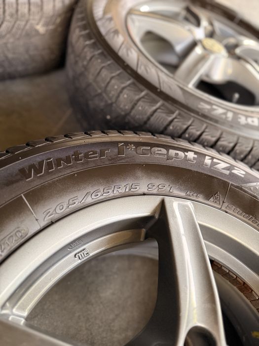 Продам диски з резиною зима 205/65/15