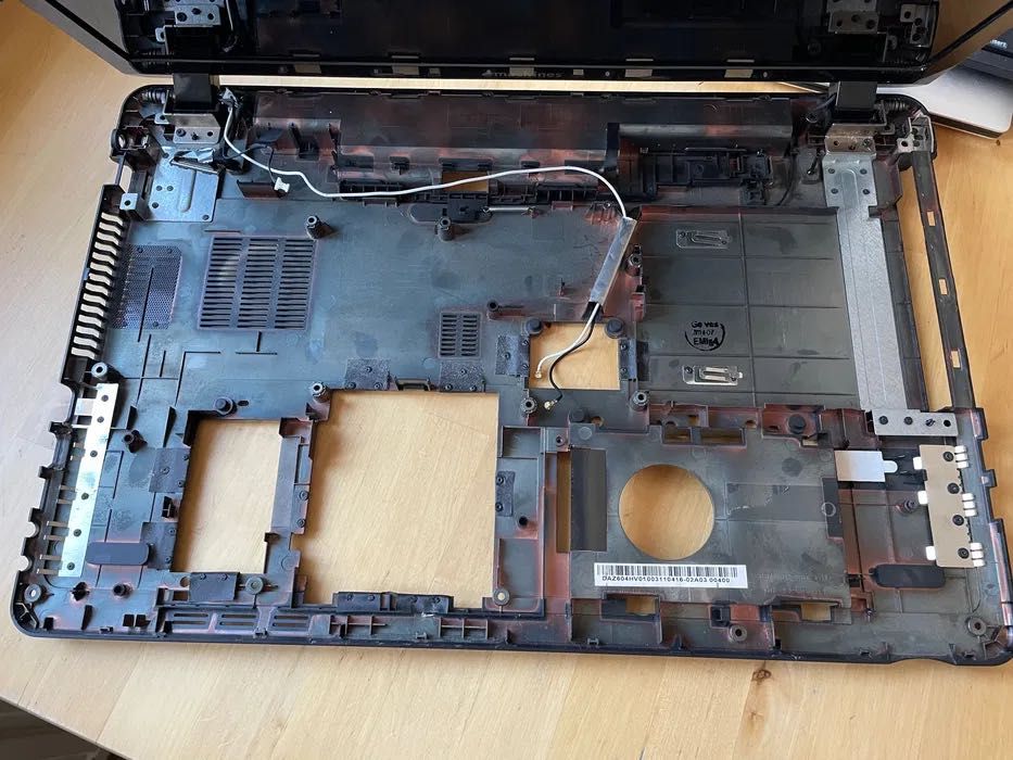 Acer eMachines G640: obudowa dolna + pokrywa z matrycą LCD