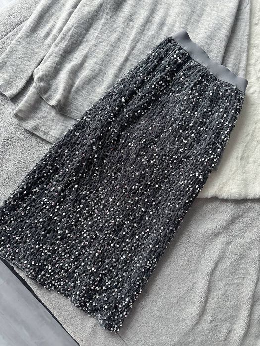 Спідниця в паєтки на резинці, м'яко облягає  силует. Розмір М