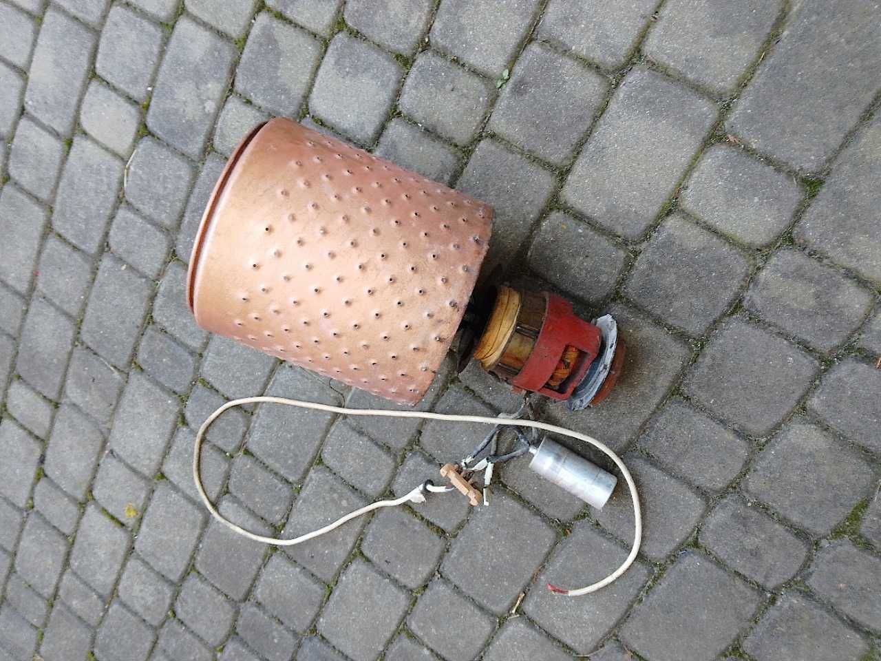 Silnik elektryczny starej wirówki Bauknecht z bębnem
