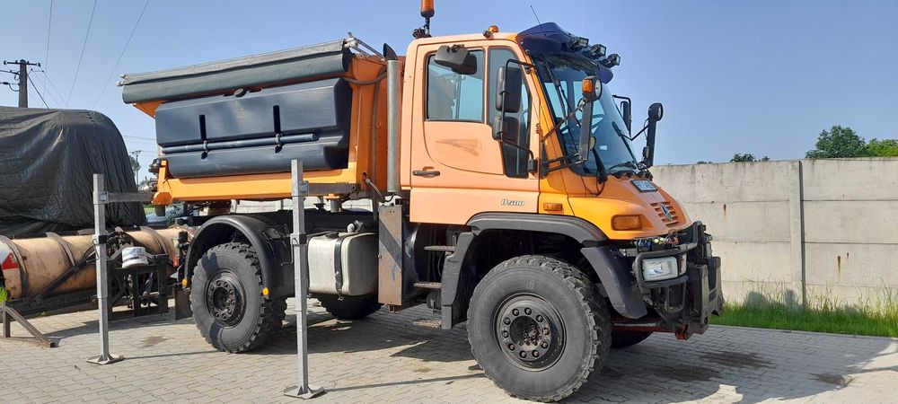 Mercedes UNIMOG z osprzętem