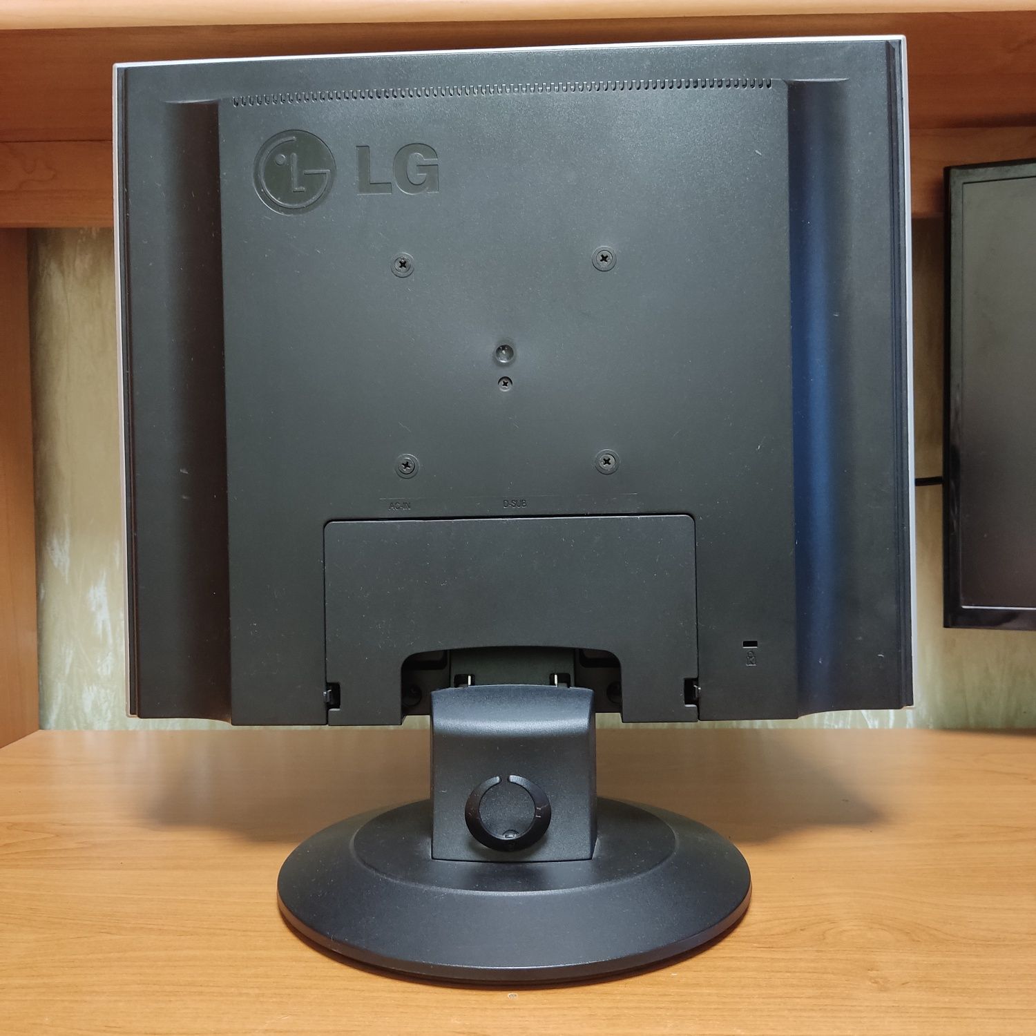 Монітор LG Flatron L1932S-SF