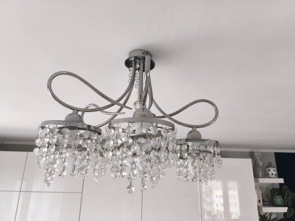 Lampa z kryształkami