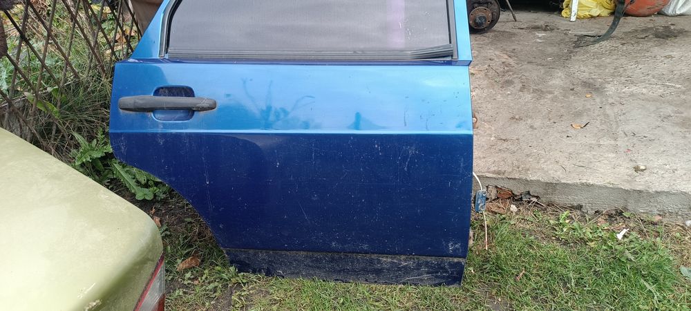 Продам кузовні деталі ваз лада.