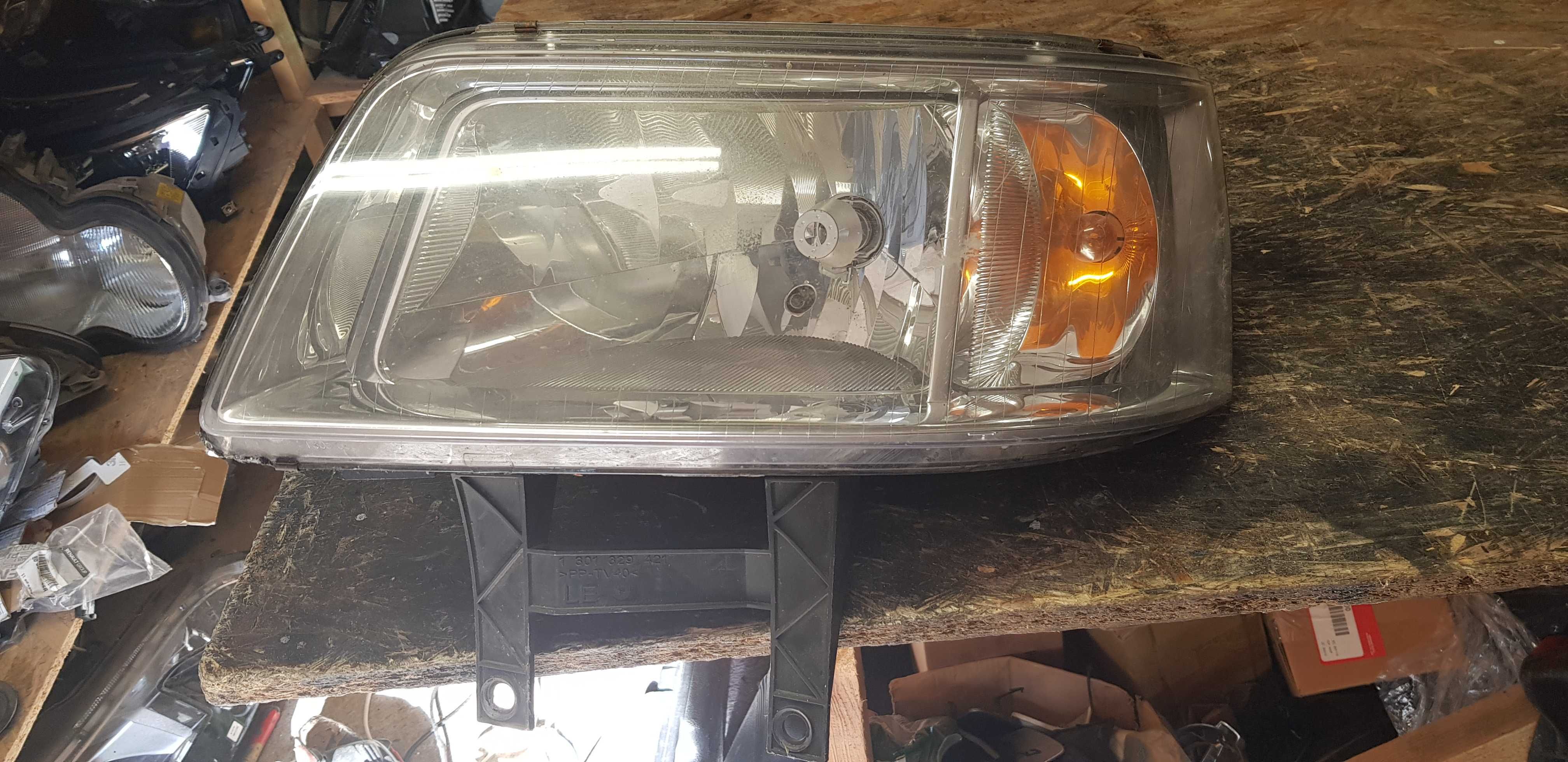 lampa przód VW T5