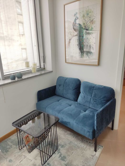 Vende-se sofá de dois lugares azul turquesa