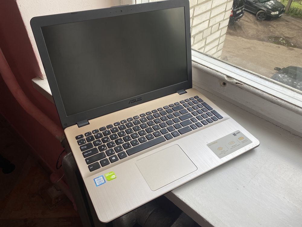 Ноутбук ASUS ViVoBook X542U