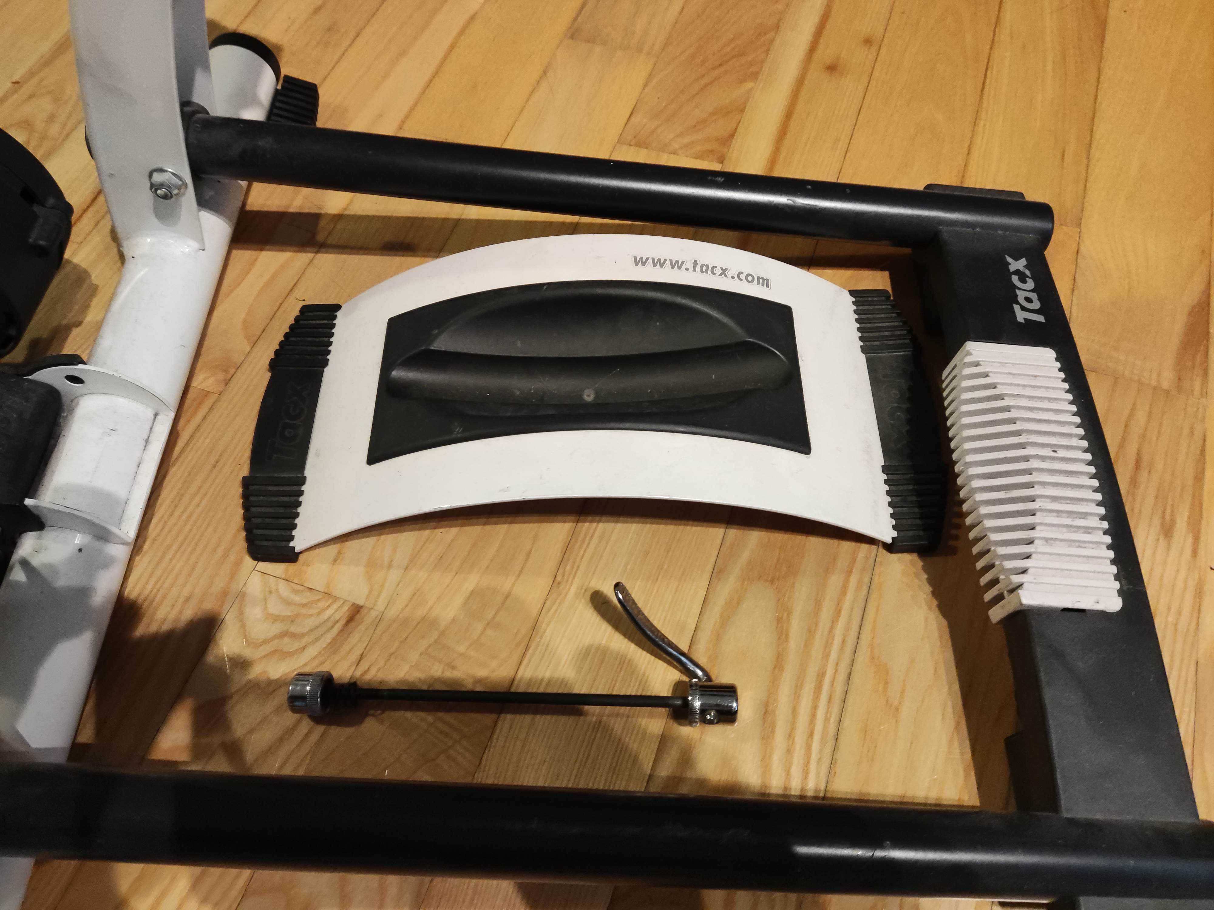 Trenażer Tacx Flow T1682
