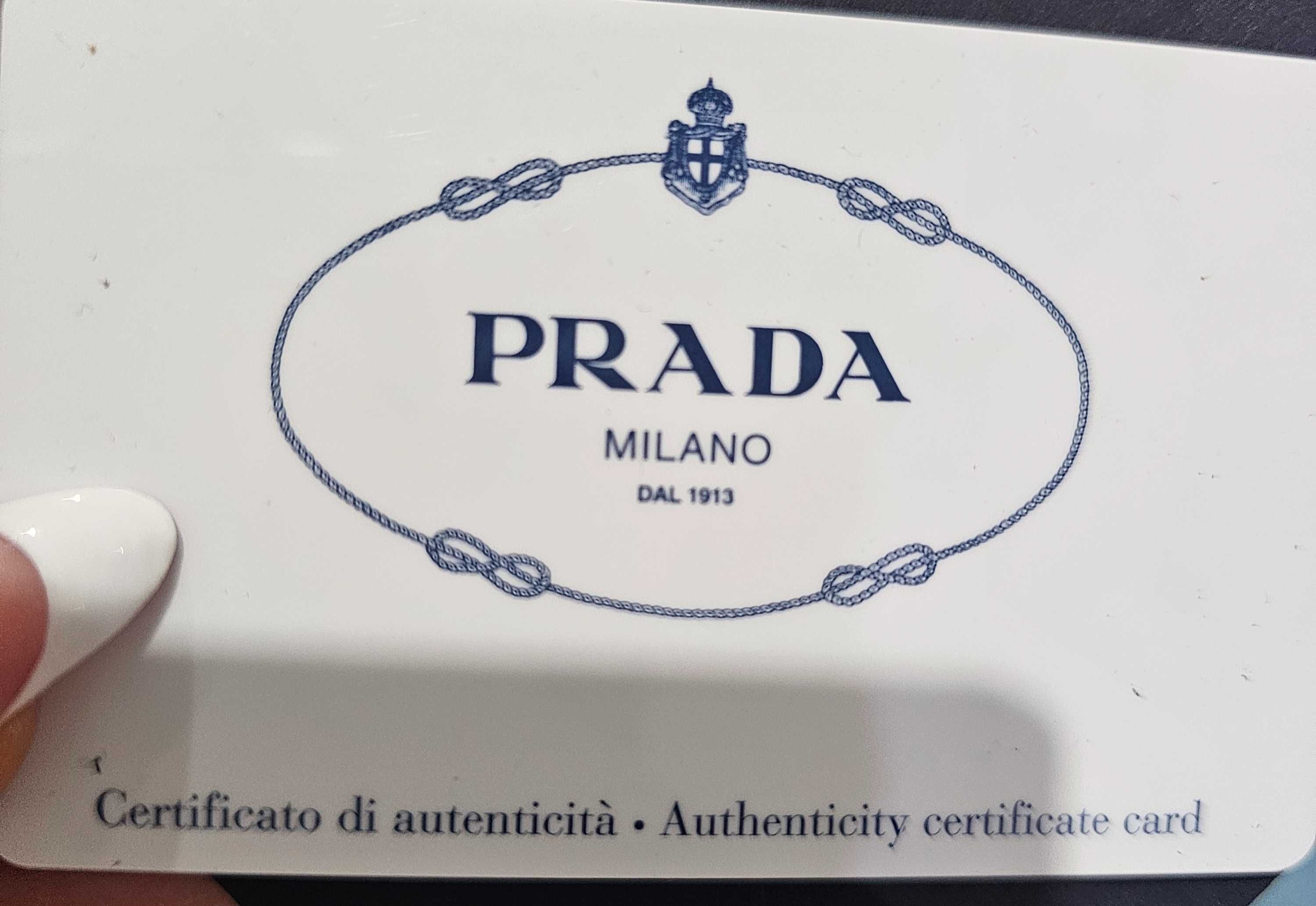 Carteira Prada Saffiano Branca usada.