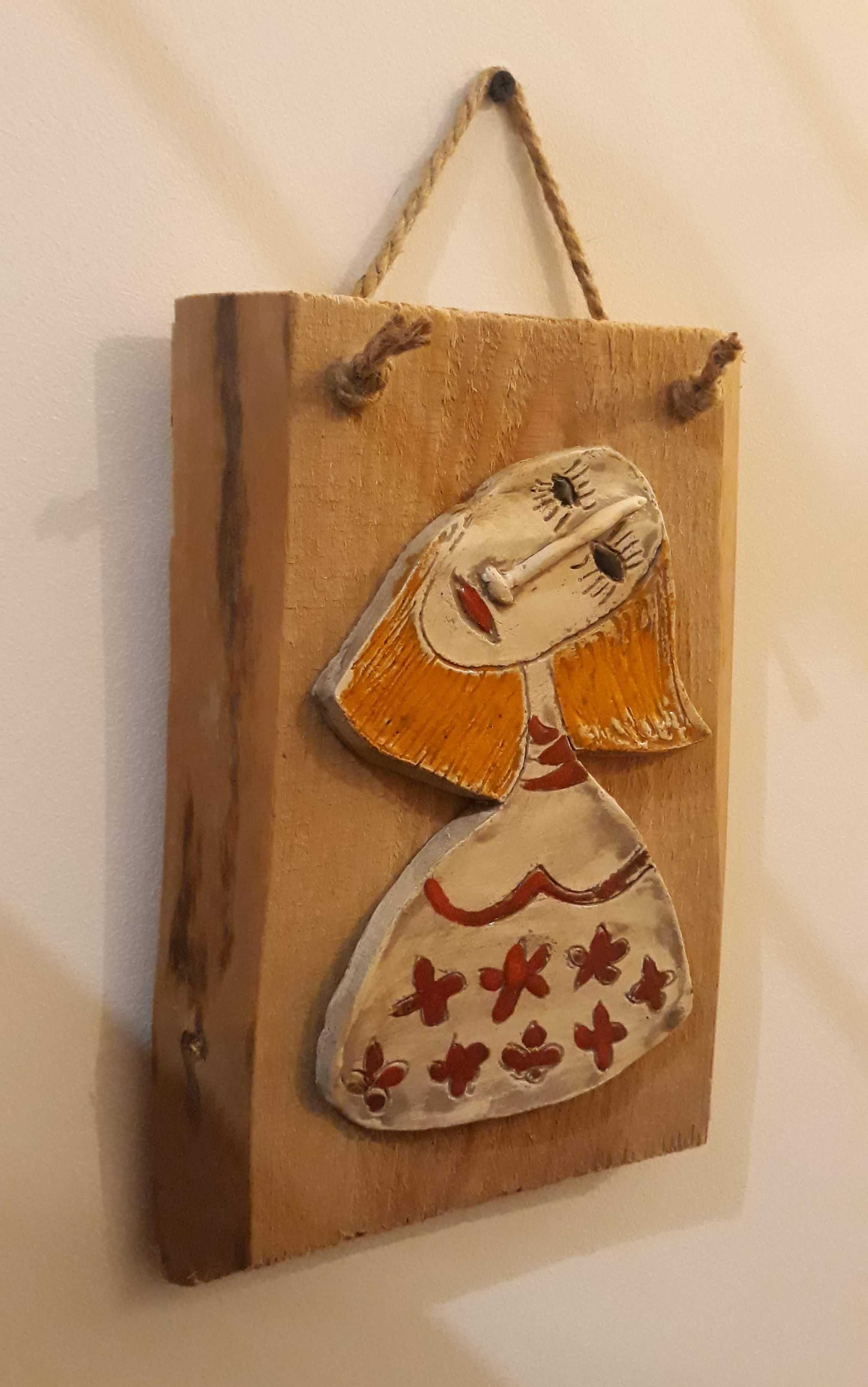 Ceramika na drewnie - płaskorzeźba 'Kobieta' - 100% Handmade!!!