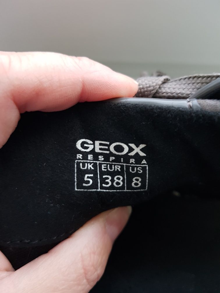 Sneakersy Geox, skórzane, rozmiar 38