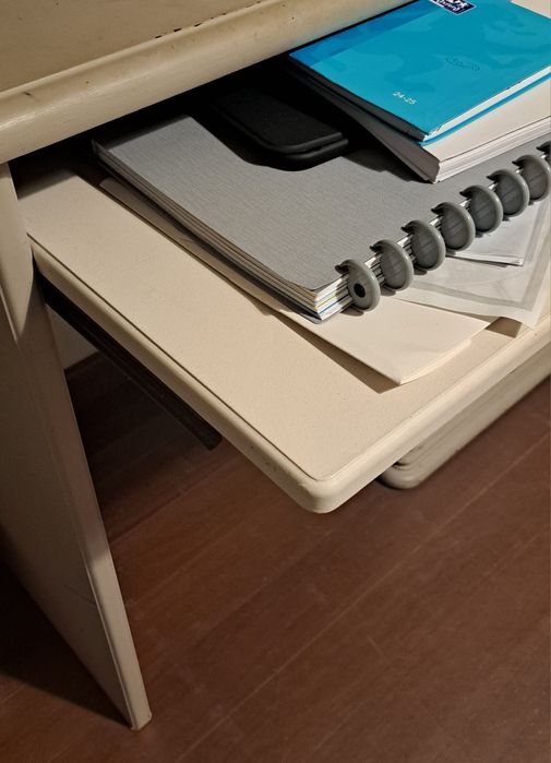 Secretária em madeira