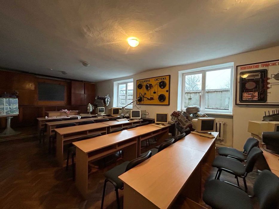 ПРОДАЖ! Фасадна будівля 173м (автошкола) Свалява Соборна,16 Терміново!