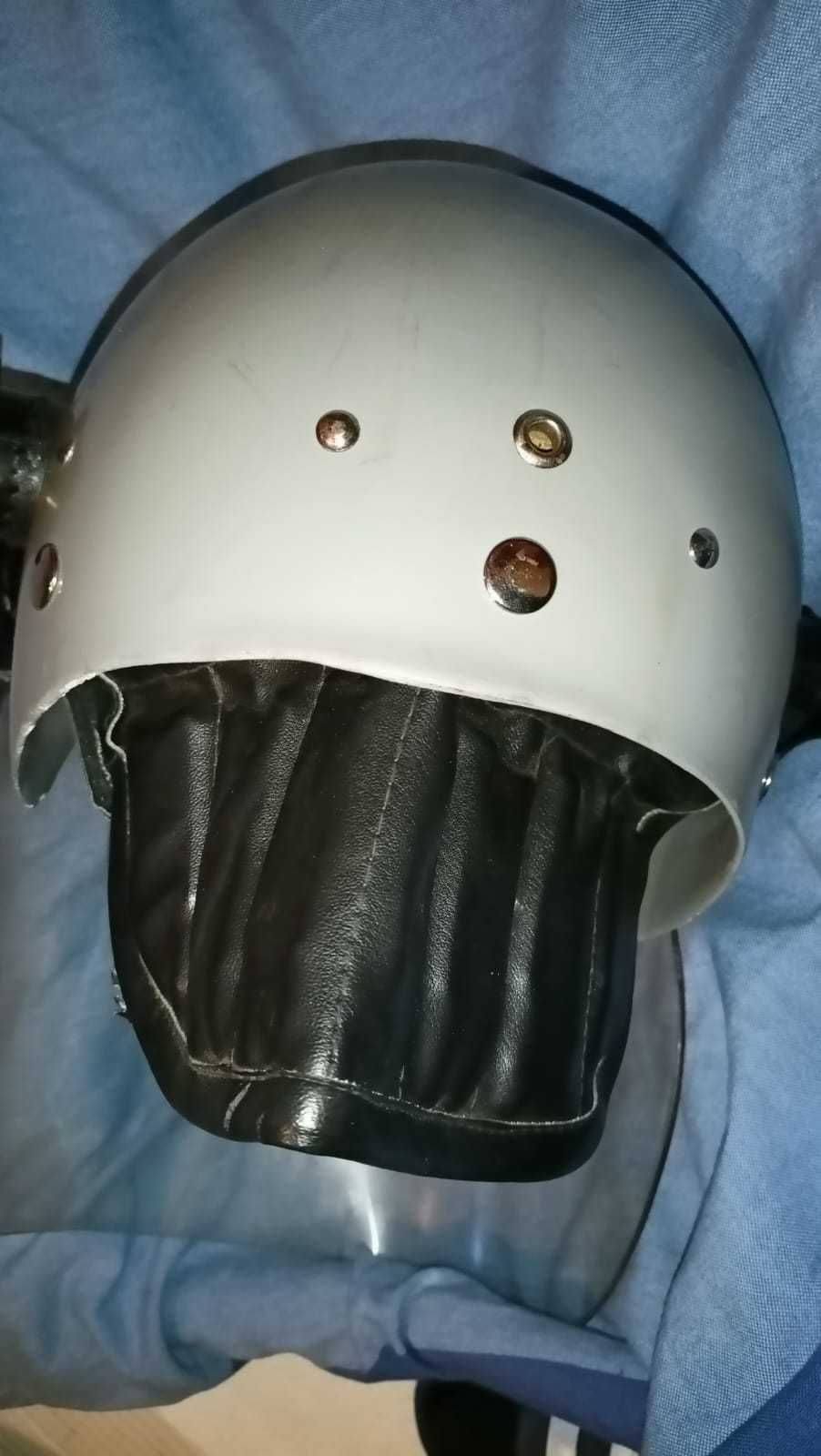 Oryginalny hełm/kask Milicji Obywatelskiej z przyłbicą wz. 83