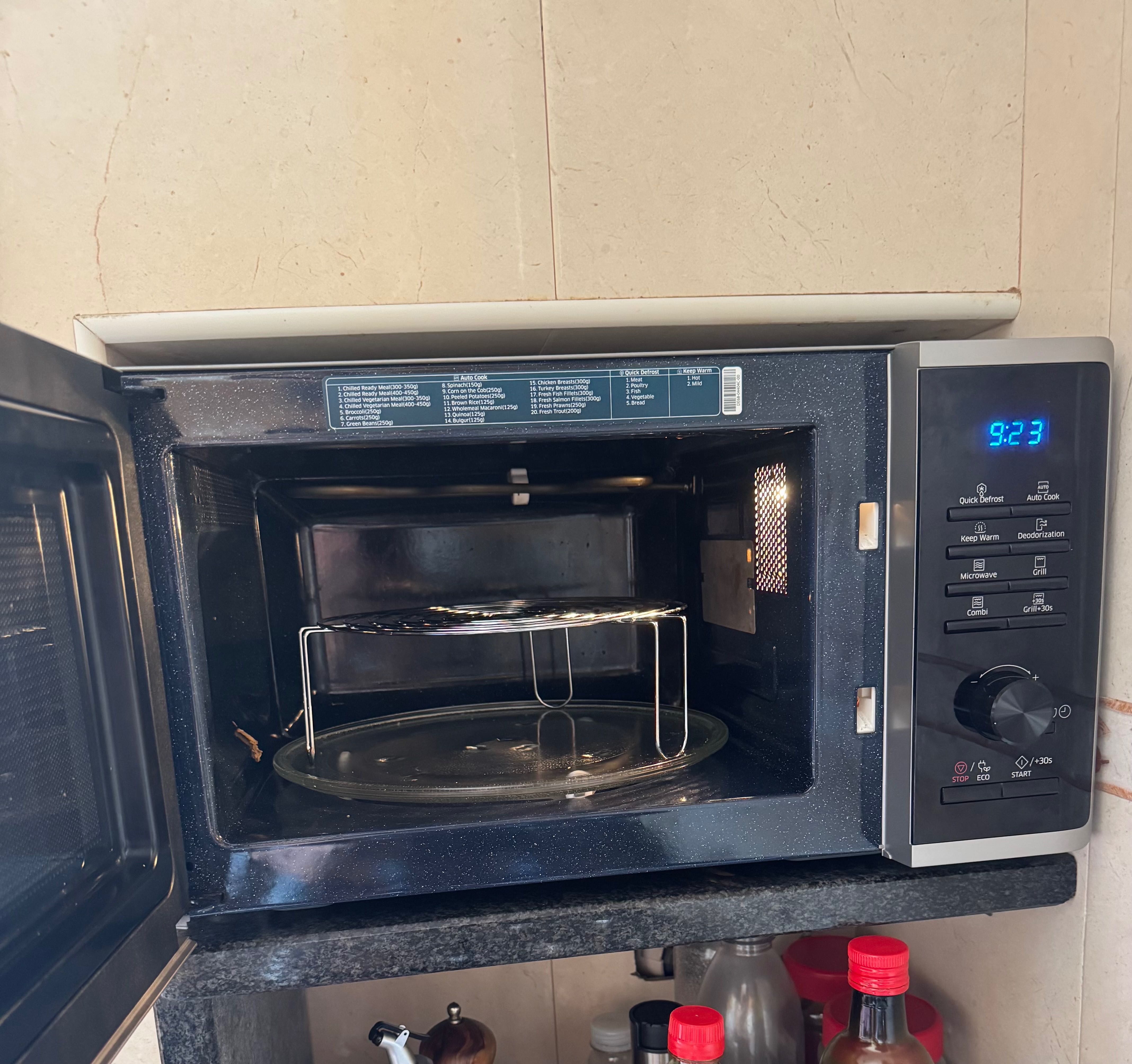 Vendo Micro-ondas SAMSUNG MG23K3515AS (23 L - Com Grill - Inox)