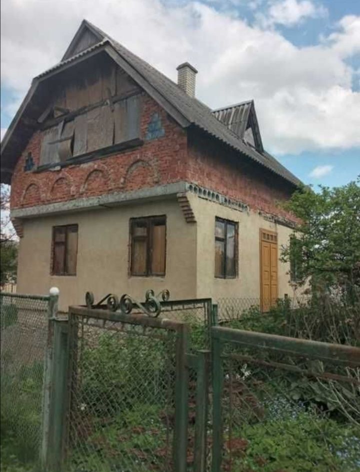 Продається дача в селі Підлужжі