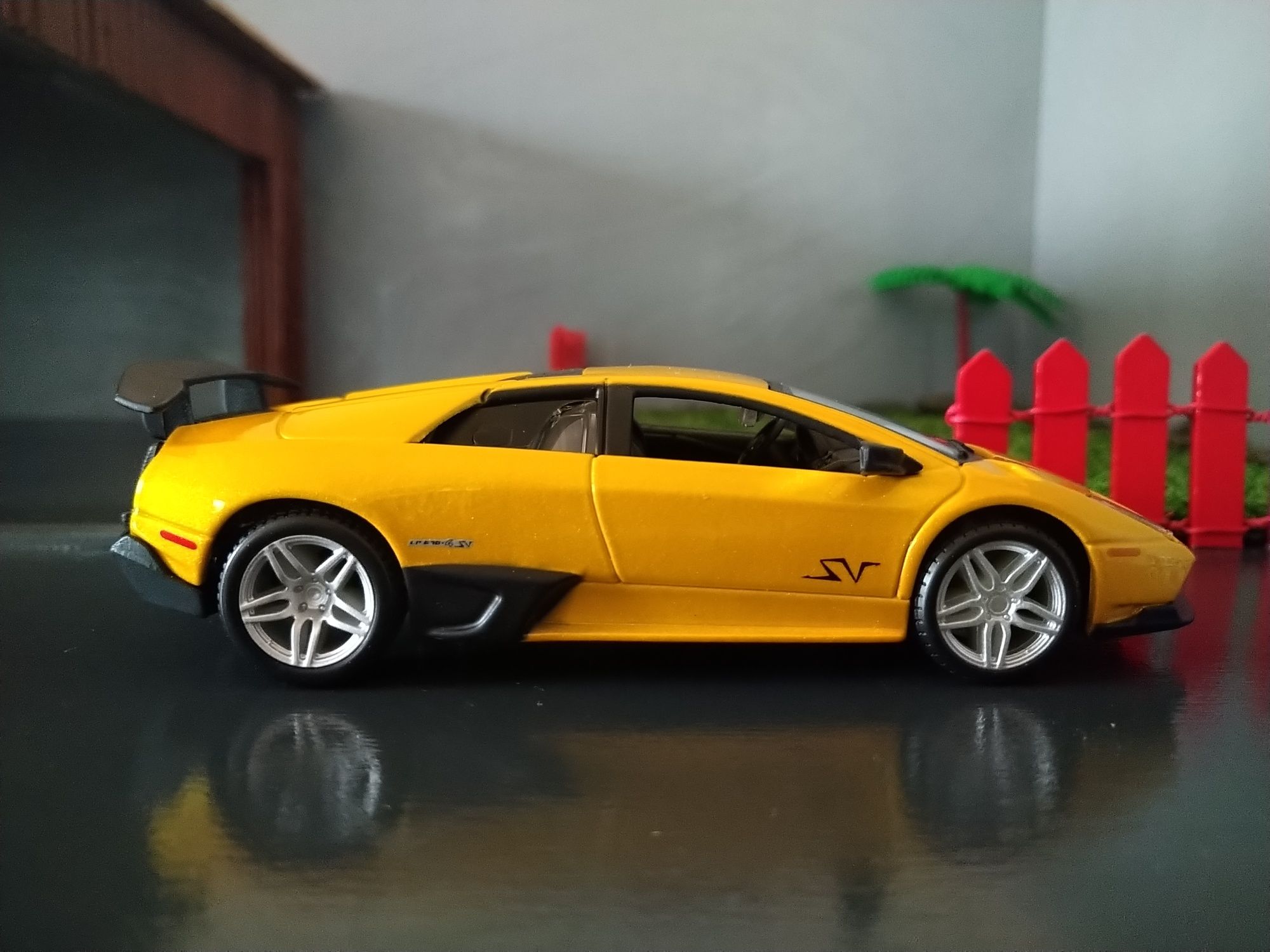 Lamborghini Murciélago LP 670-4 SV - Bburago 1/32