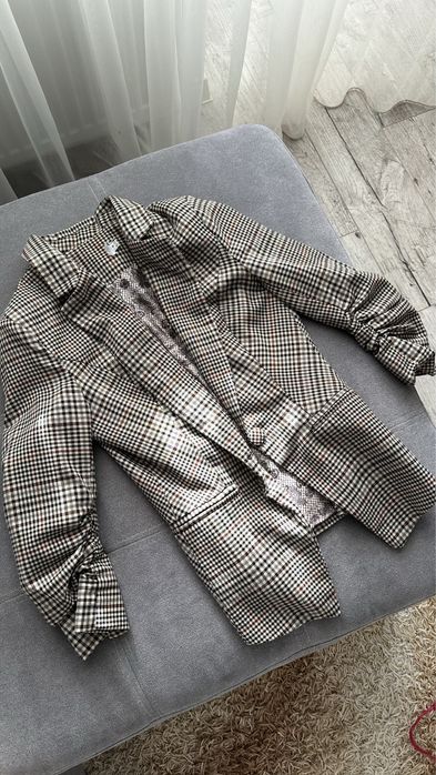 Стильний піджак в клітинку