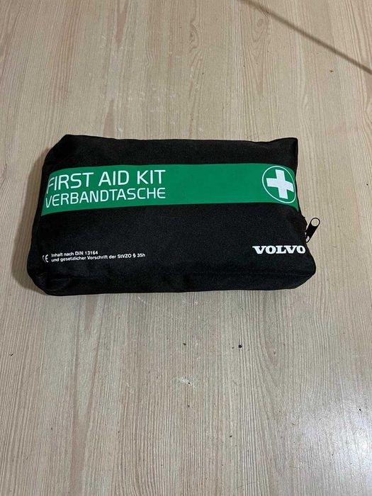 Компрессор підкачки шин аптечки аварійні знаки VAG