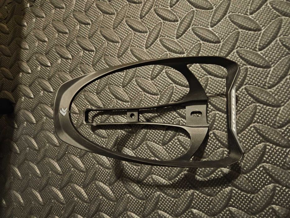 Karbonowy koszyk na bidon Kross Pro One