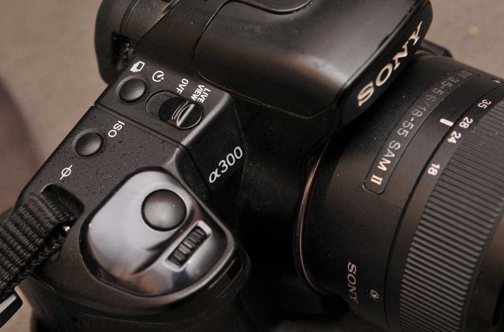 Sony A300 kit 18-55mm. f3.5-5.6 SAM II