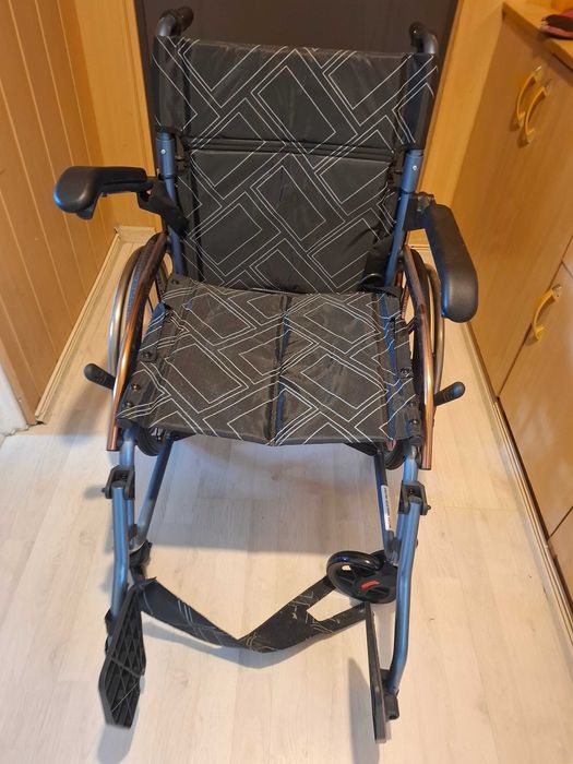 Wózek inwalidzki aluminiowy + chodzik i krzesełko pod prysznic gratis