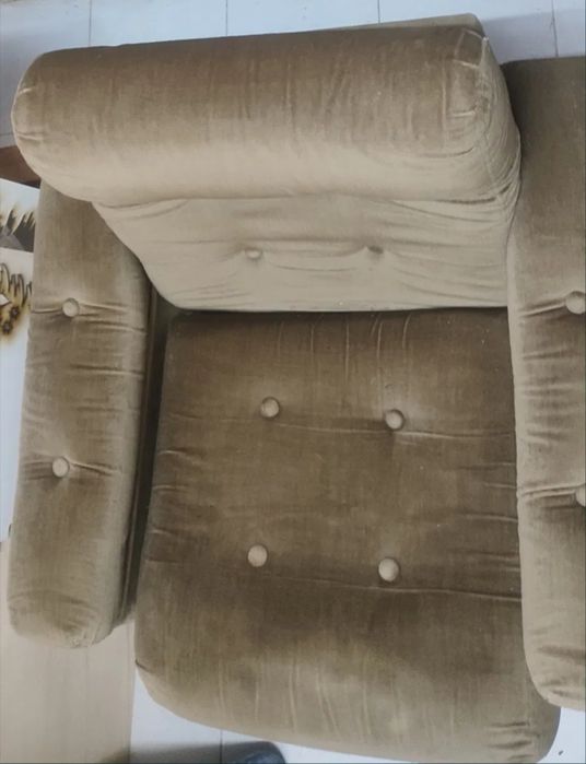 Sofá poltrona em veludo castanho