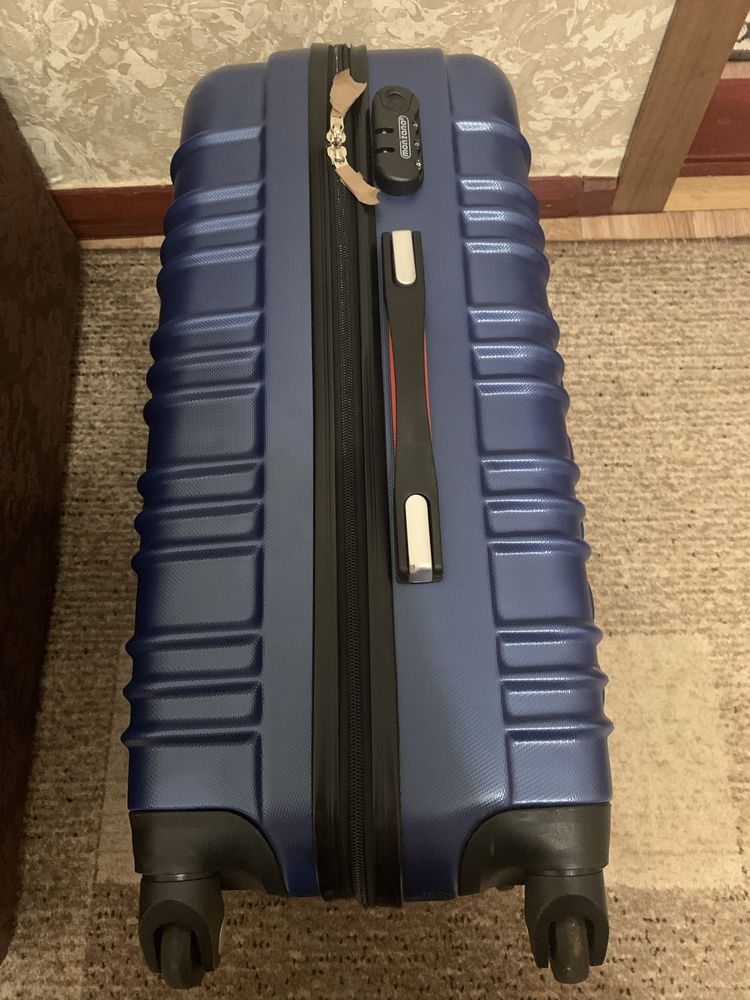 Валіза (чемодан) Monzana Hard Shell 62*42*27, 64 л.