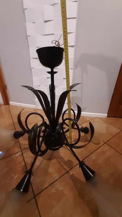 Lampa stojąca i żyrandol lampa sufitowa jak kuta retro