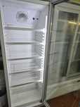 Frigorífico com porta de vidro