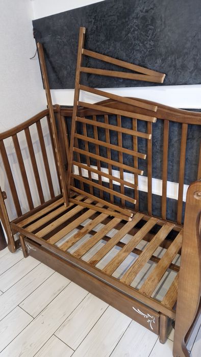 Віддам дитяче ліжечко