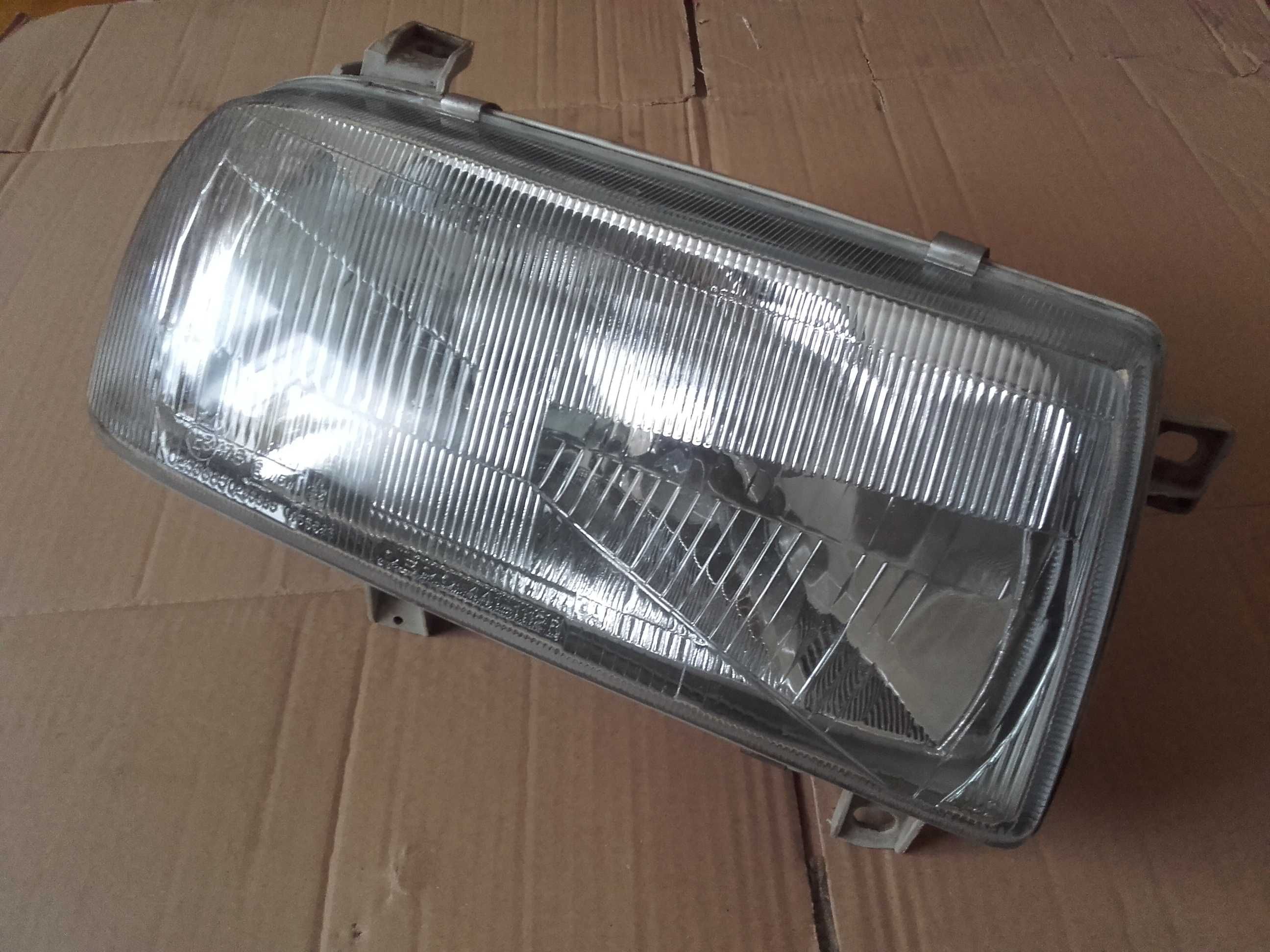 Lampa prawy przód Volkswagen VW Vento