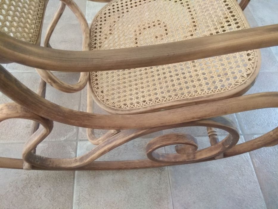 Słynny legendarny fotel bujany, wstępnie oczyszczony.