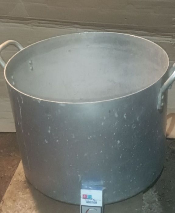 Кастрюлі 2шт. по  40л/1250гр/шт. Самовивіз