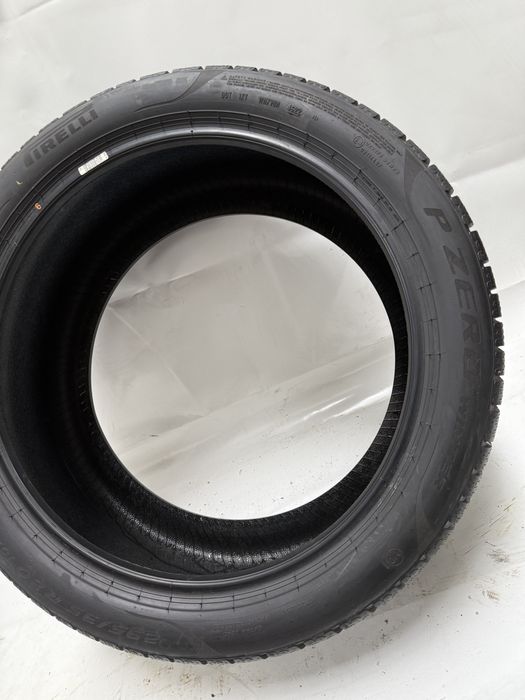 295/35/20 Pirelli P Zero Winter MO1 105W 2022R