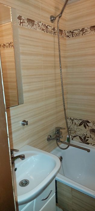 Сдаётся посуточно и почасово 2 ком квартира  Хортицкий р-н ( Бабурка)