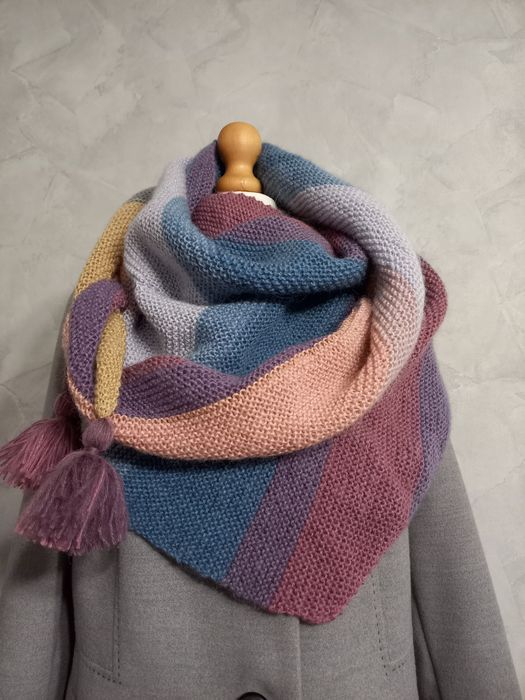 Chusta strzałka ręcznie robiona na drutach