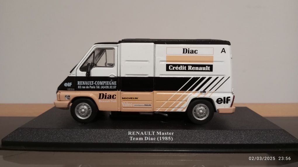 Miniatura de carrinha de assistência renault rally 1/43 1985