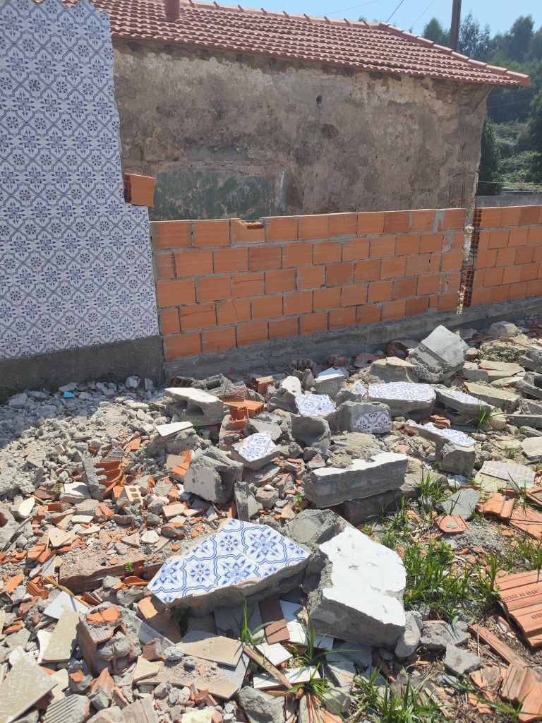 Faço tudo o tipo de trabalho de trolha e pechelaria