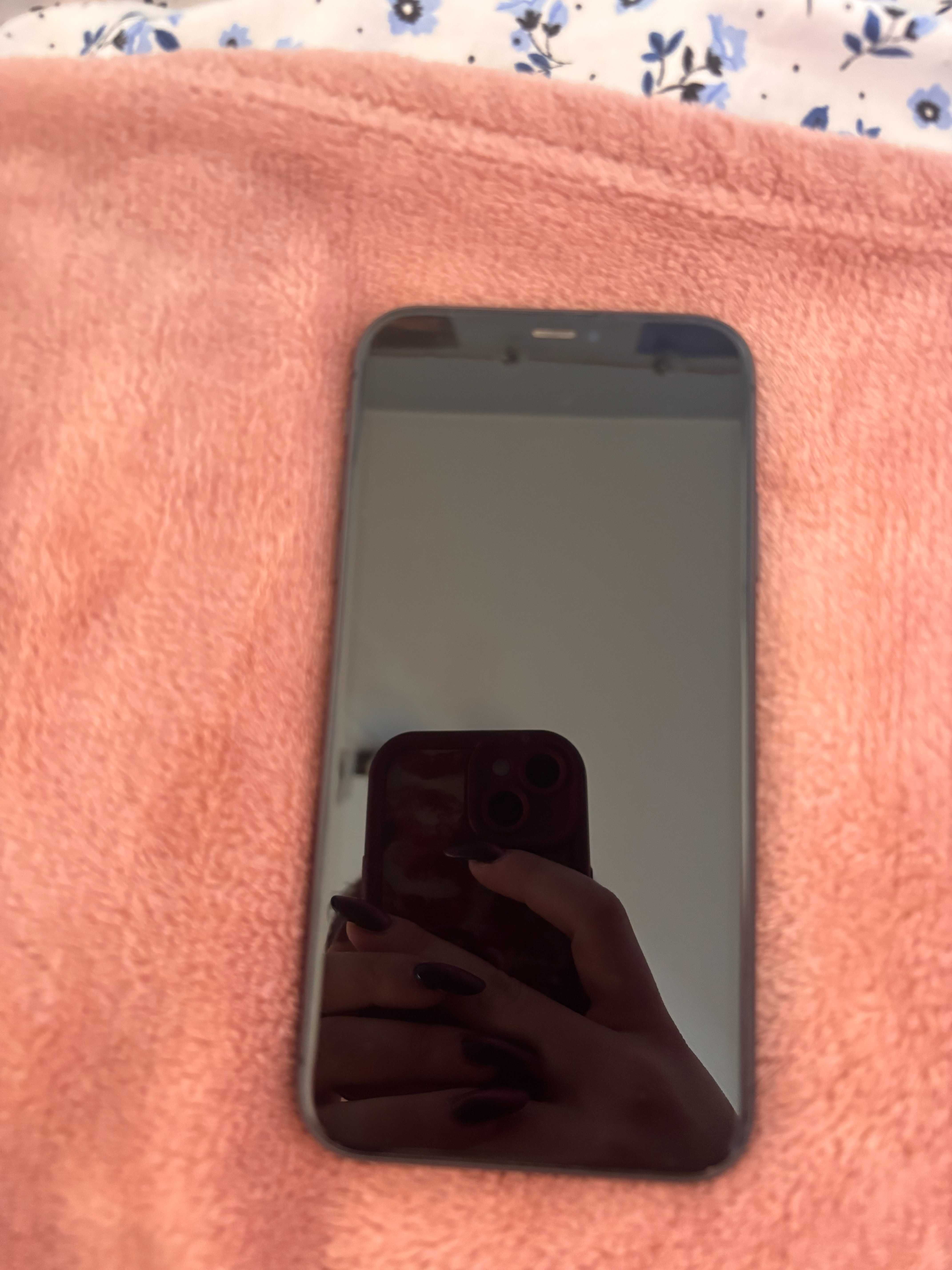 iPhone 11 128 GB – stan idealny, bateria 86% + zestaw