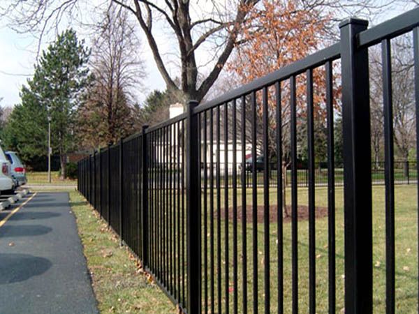 Металлический забор и ворота