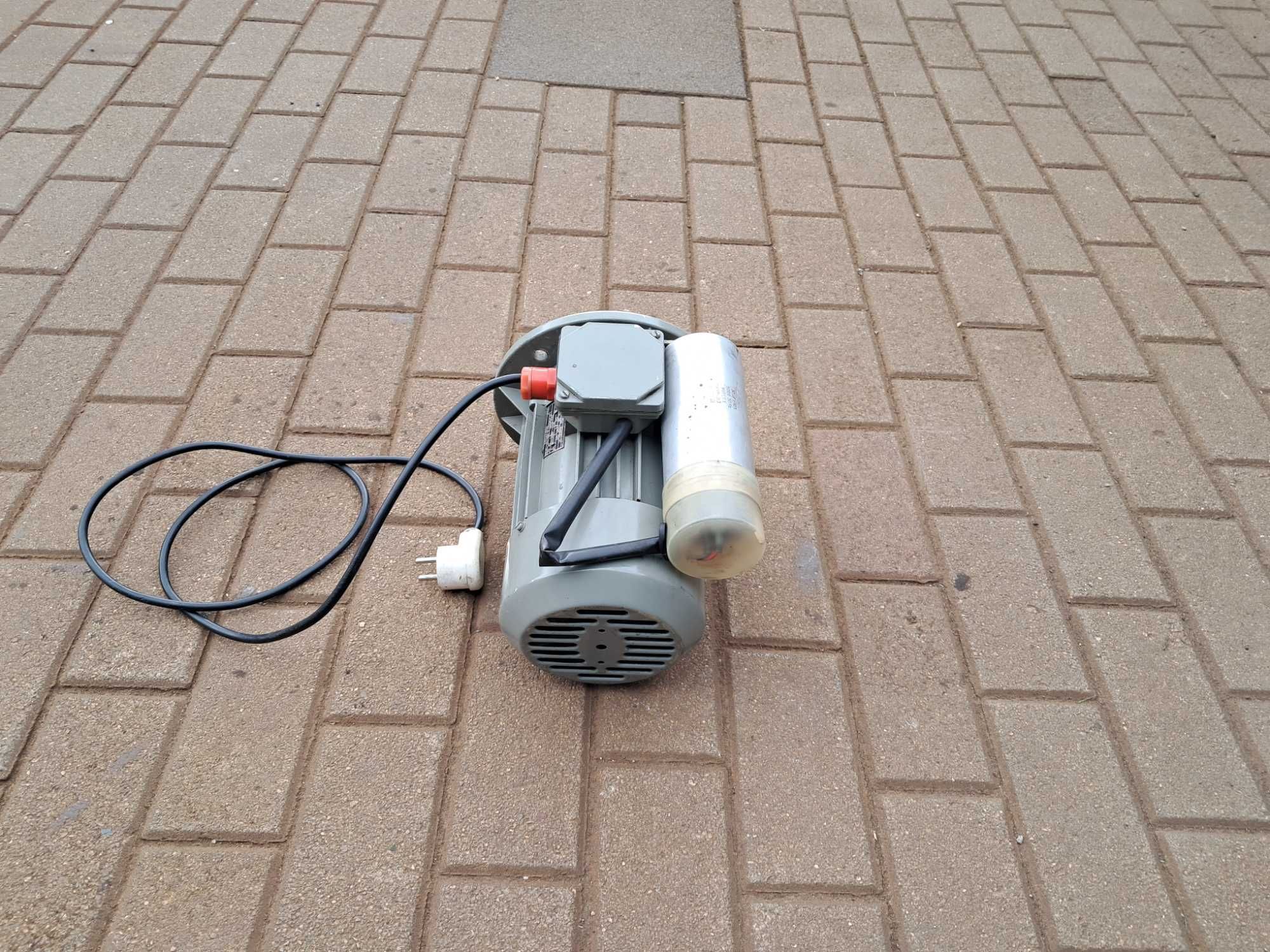 Silnik elektryczny 1,1kw 2820 obrotów 220v,230v 1-faz Polski.Wysyłka